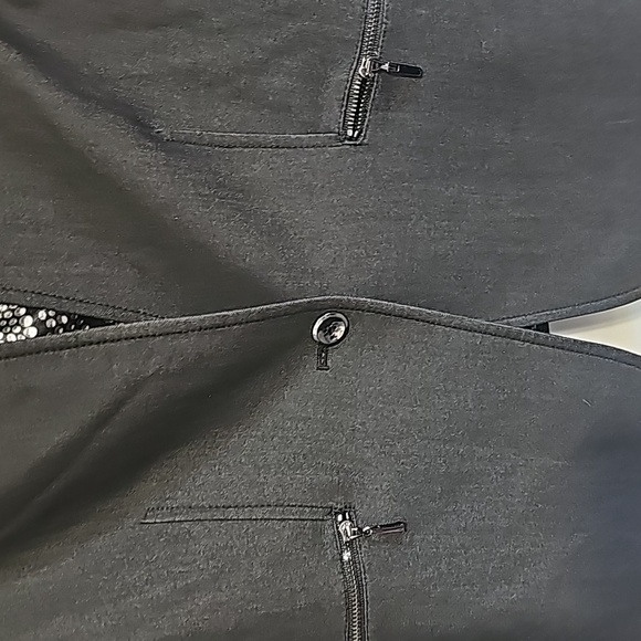 NWOT SUIT COAT CHARCOAL GRAYWITH A SILKY DESIGN INSIDE - Picture 3 of 7